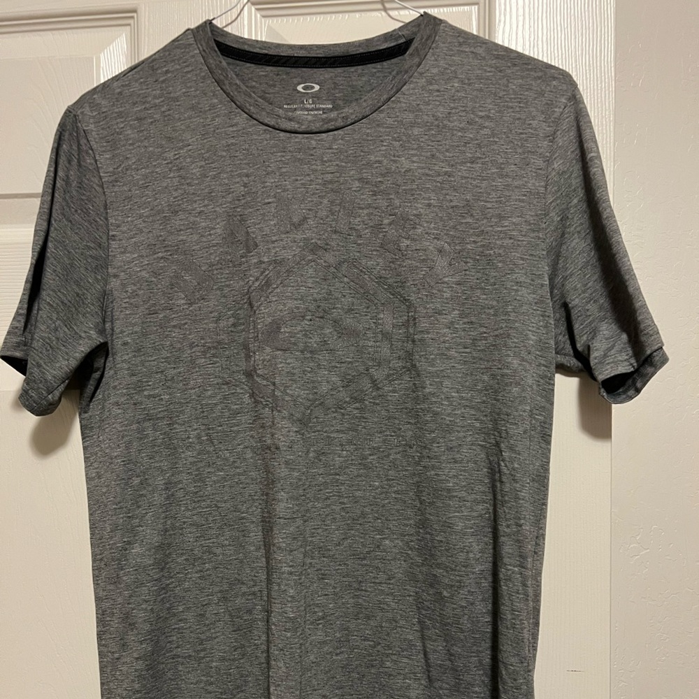 Oakley T shirt